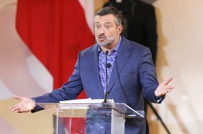 "Vamos a necesitar al sector privado ayudando en la cobertura que necesitamos", destacó el candidato Sebastián Sichel al referirse al abandono escolar.