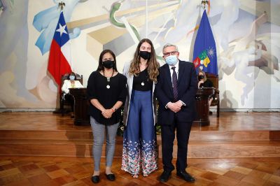 También se distinguió con la Medalla Andrés Bello a los ocho nuevos integrantes del Senado Universitario.