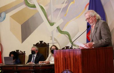 El presidente de la Fundación Neruda, Raúl Bulnes relató detalles del origen de la institución.