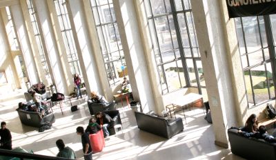 El Fondo de Ayuda Solidaria colabora con estudiantes de Medicina de primer año. 