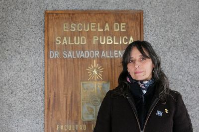 "Son muchas las vulneraciones que se cometen hacia las mujeres, y hoy también hacia la diversidad de género", afirma la profesora de la Escuela de Salud Pública, Pamela Eguiguren.