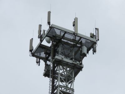 El tiempo esperado de implementación de esta tecnología tiene un plazo máximo de 3 años. Uno de los operadores proyecta para Marzo de 2022 la presencia de servicios 5G en las 16 regiones del país.