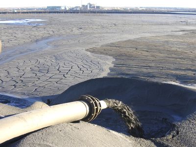 En nuestro país existen más de 700 depósitos de relaves, cuyos desechos tóxicos contienen en muchos casos químicos como arsénico, plomo, sales de cianuro y elementos propios del procesamiento minero. 