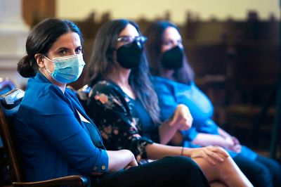 La ministras electas Antonia Orellana, Camila Vallejo y Maya Fernández asistieron a la ceremonia U. de Chile por el Día Internacional de la Mujer.