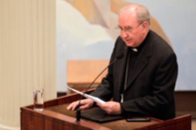 En el marco de la presentación del libro, el Cardenal expresó su deseo de que la U. de Chile "siga pensando en profundidad la realidad mediante la integración del saber para el bien de Chile".