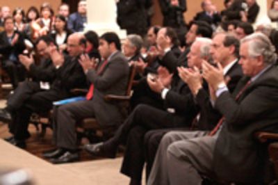 La ceremonia contó con la presencia del Rector de la Pontificia Universidad Católica de Chile, Pedro Pablo Rosso.