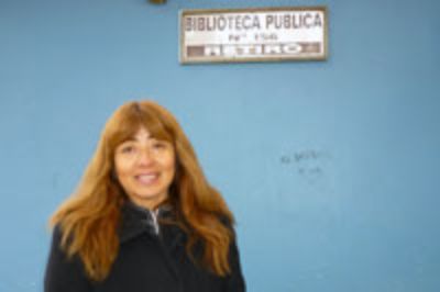 La bibliotecaria, Beatriz Vallejos, estaba muy contenta. "Esto es hermosísimo, es un gran aporte que se suma a los ejemplares de nuestra biblioteca y que le va a venir muy bien a nuestros jóvenes".