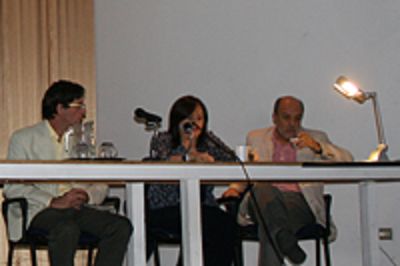 Patricio Velasco, director ejecutivo de la VID; Gabriela Ortúzar, directora de SISIB y Daniel Wolff, director del Depto. de Postgrado y Postítulo, en la inauguración.