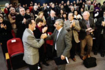 El Prof. Giannini recibió la distinción del Prof. Emérito.