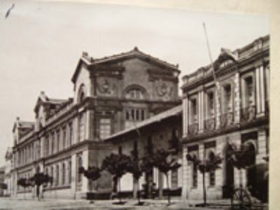  Su arquitecto fue Lucien Ambroise Henault, y su constructor, Fermín Vivaceta.