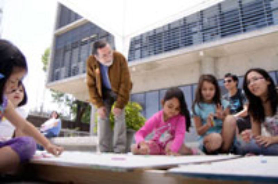 El Rector compartió con niños y niñas que participaron en las actividades de educación entretenida.