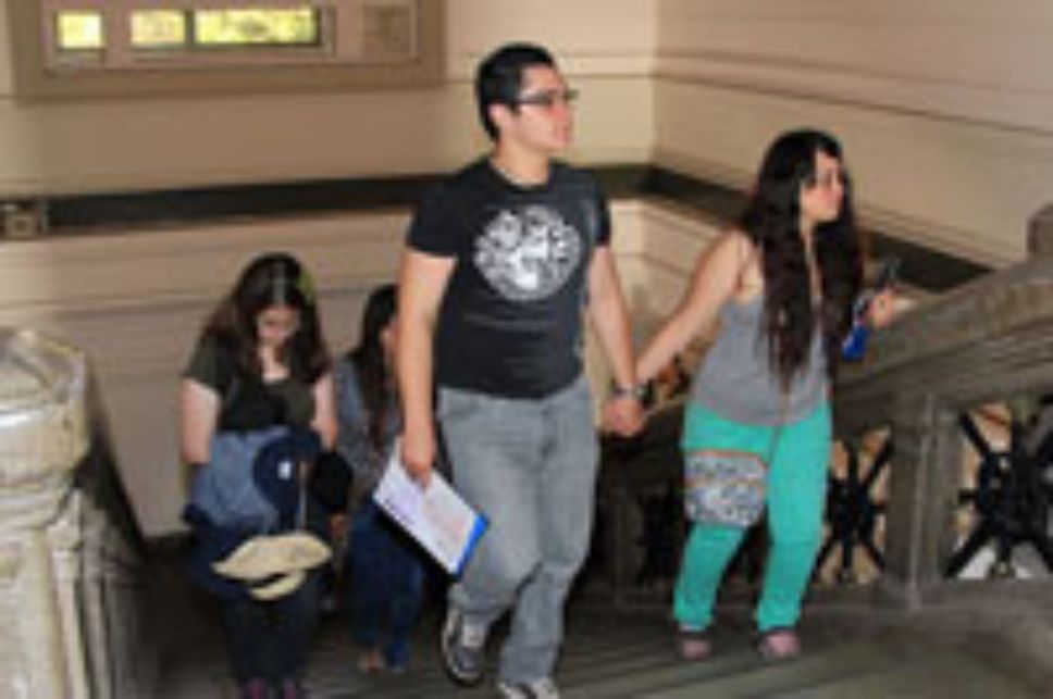  Egresados y vecinos visitaron con sus familias la Facultad de Ciencias Físicas y Matemáticas.