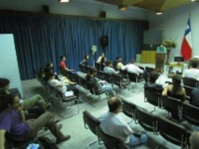 Los encuentros de la Semana de la Sustentabilidad fueron espacios de intercambio de ideas y de generación de redes. En la foto el encuentro del Campus Antumapu en la Fac. de Cs. Agronómicas.