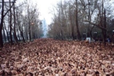 El 30 de junio de 2005 alrededor de tres mil personas se desnudaron frente al lente del fotógrafo Spencer Tunick.