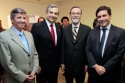 William Phillips, Director Agencia Chilena Eficiencia Energética; Jorge Alé, Director CPL; Víctor Pérez Vera, Rector U. de Chile; y Ricardo Irarrázaval, Ministro Medio Ambiente (S).