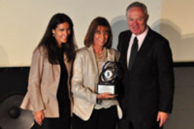 La Ministra del Servicio Nacional de la Mujer Carolina Schmidt, María Teresa Ruiz y James Callahan.