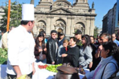 Sonia Montecino: "La comida puede ser un arma social"