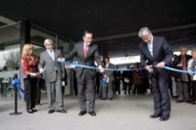 Tradicional corte de cinta en la entrega del nuevo edificio cómo un Patrimonio para Chile.