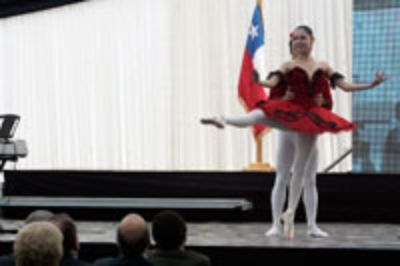 Inauguración nueva Facultad de Ciencias Químicas y Farmacéuticas a cargo del ballet Targarona y la obra "Pas de Deux"