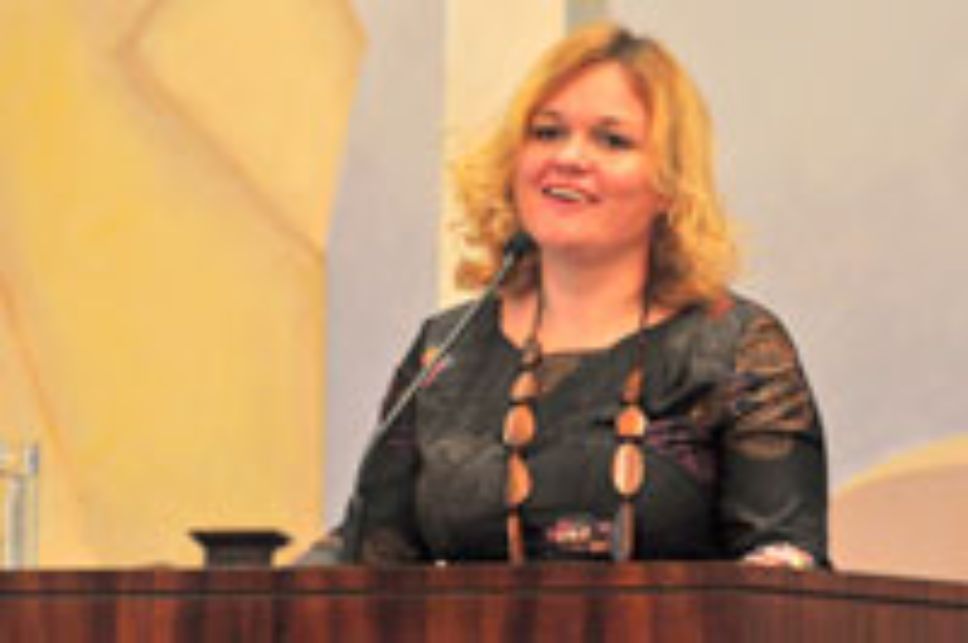 La Ministra Krista Kiuru compartió las políticas públicas en educación primaria, secundaria, superior y continua.