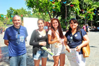 Tal como ocurrió durante el día sábado, en la segunda jornada muchos padres y madres acompañaron a sus hijos al Carnaval.