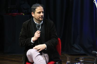 “Es central entrenar las capacidades críticas de los niños y entregarles competencias básicas para que puedan disfrutar de este mundo que se está abriendo y ser críticos con lo que está a su alrededor.”, dijo el Senador Universitario Sergio Celis Guzmán, académico de la Facultad de Ciencias Físicas y Matemáticas de la U. de Chile.