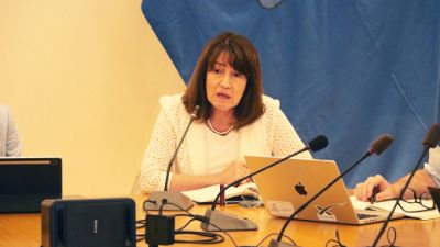 En el contexto del proceso de autoevaluación institucional, la prorrectora Mizala señaló que proyectan entregar el informe a fines de marzo a la Comisión Nacional de Acreditación, análisis va a estar disponible para el trabajo que está realizando el Comité. 