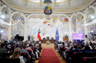 En la Ceremonia de Reconocimiento a la Investigación, Innovación y Creación Artística, fueron premiados los senadores Eduardo Castillo y Sergio Lavandero.