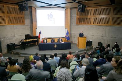 El jueves 10 de noviembre el Senado Universitario realizó su ceremonia de Aniversario y Cuenta Anual en el Aula Magna de la Facultad de Ciencias Químicas y Farmacéuticas.