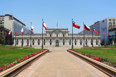 A lo largo de nuestra historia constitucional ha predominado un sistema político con un fuerte arraigo hacia la figura presidencial. 