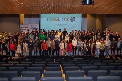 Foto grupal de los asistentes a la Conferencia.