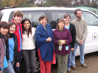 Las estudiantes de Odontología Viviana Mieres, Viviana Arenas, Javier Ibarra, Melissa Lorca, Dra. Gisela Zillmann, Sra. Patricia Moreno-monitora de Salud-, Dra. Alicia Lichtemberg y Dr. Marcelo Valle.