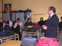 El Prof. Dr. Milton Ramos, Director de Asuntos Estudiantiles de la Facultad de Odontología ofreció una motivadora conferencia a los estudiantes del Colegio Verbo Divino y Villa María Academy interesad