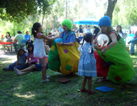 Padres e hijos jugaron durante la tarde y disfrutaron de una obra de teatro