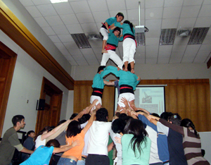 Alumnos del CFG y la Colla de Lo Prado levantan el primer Castell (torre de cuatro) realizado en nuestra casa de estudios