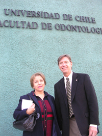 El Dr.William Rohel, Chairman Nevada Section (USA) de Pierre Fauchard Academy, y la Dra. Pabla Barrientos; Presidenta del Capítulo chileno de la institución, visitaron las instalaciones de la Facultad