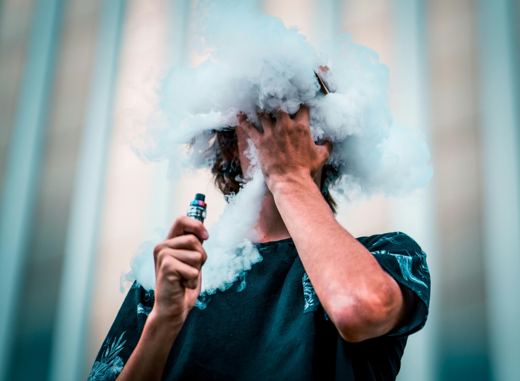 Cigarrillos electrónicos: Expertos U. de Chile analizan los riesgos para la  salud de los famosos “vapers”