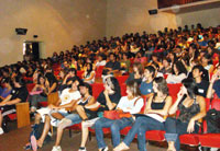 Los mechones de las distintas carreras del Campus Sur asisiteron a una recepción en el Aula Magna.