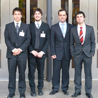 El profesor de Derecho Comercial Internacional, Rodrigo Polanco, asesoró al equipo de estudiantes. 