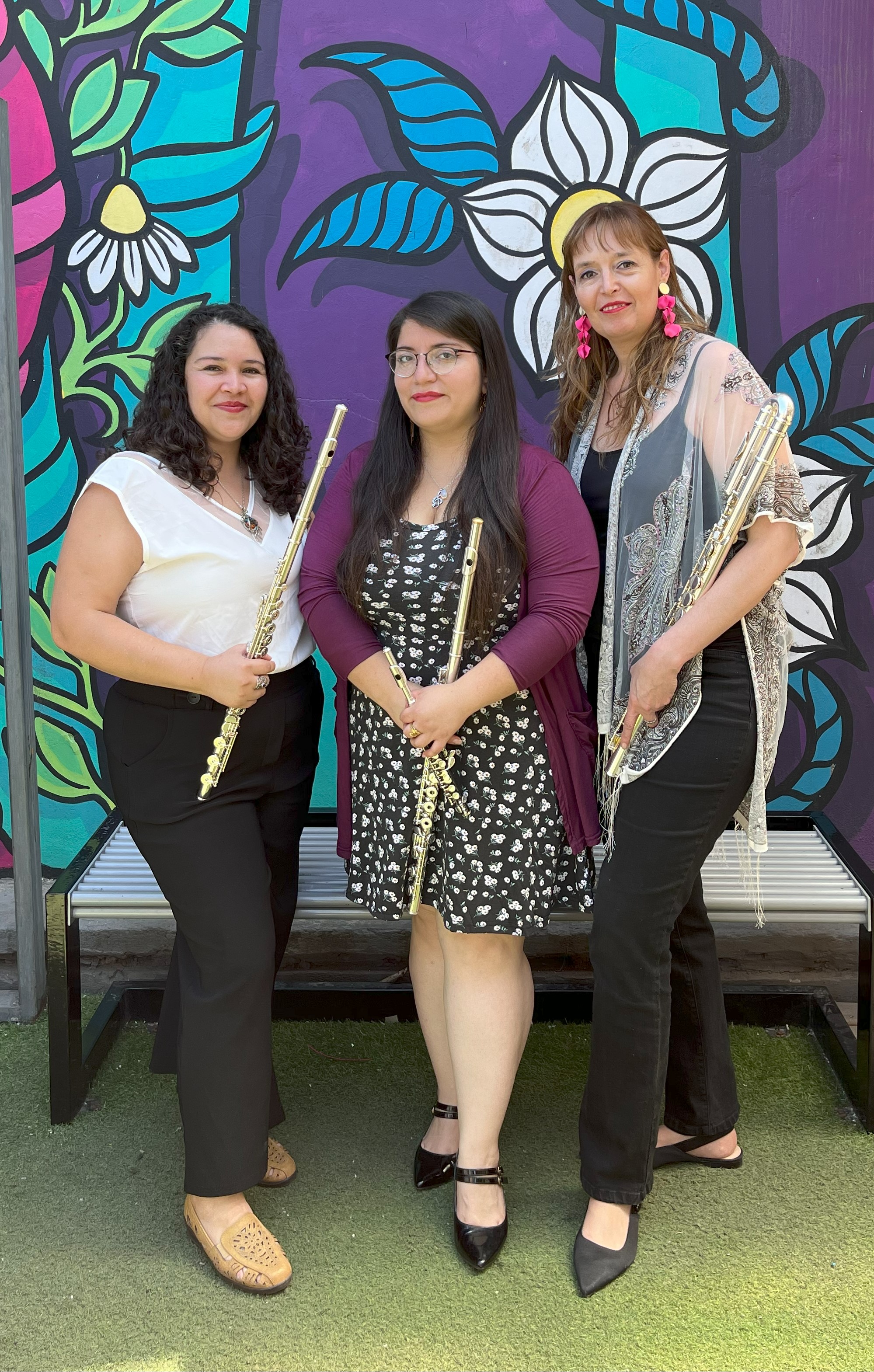 Carolina La Rivera (a la derecha) junto a las integrantes de Trimera, que será parte de los conciertos en Sala Isidora Zegers