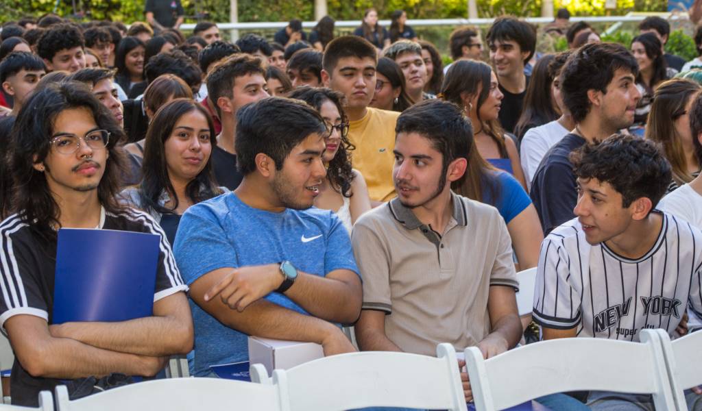 La ceremonia se desarrolló en el patio central de nuestra Facultad, para posteriormente posar para la foto oficial en el frontis del edificio patrimonial.