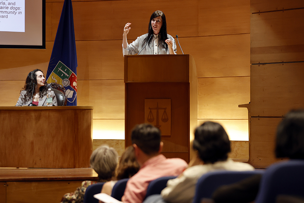 Eva Meijer durante su conferencia en la Facultad de Derecho