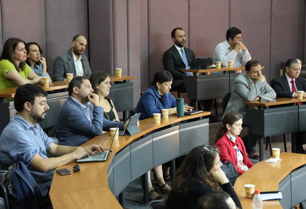 El trabajo durante la jornada contempló el diálogo entre académicos, quienes constataron desafíos comunes y soluciones compartidas.