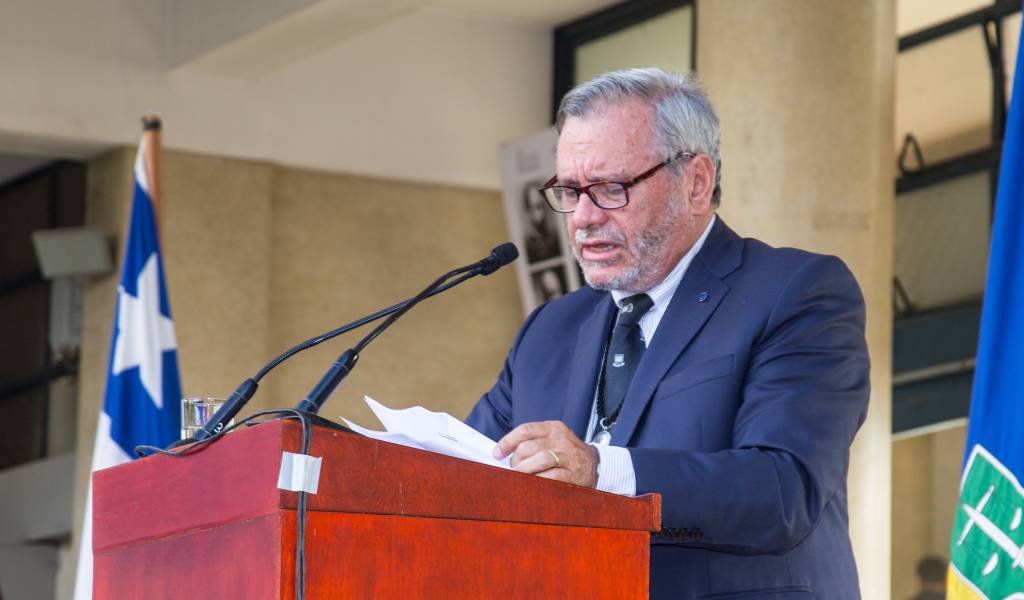 Durante la ceremonia, el Decano rescató la diversidad de la Generación 2025 y dijo que "eso nos hace una universidad única".